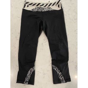 Lululemon Inspire Crop II black leggings capris length